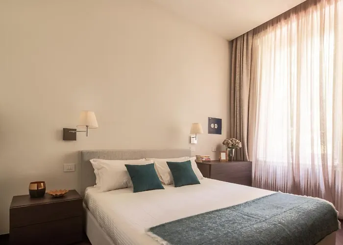 Sant'ambrogio Luxury R&r Apartment *